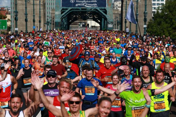 2 GNR 2019 Tyne Bridge fancy dress runners